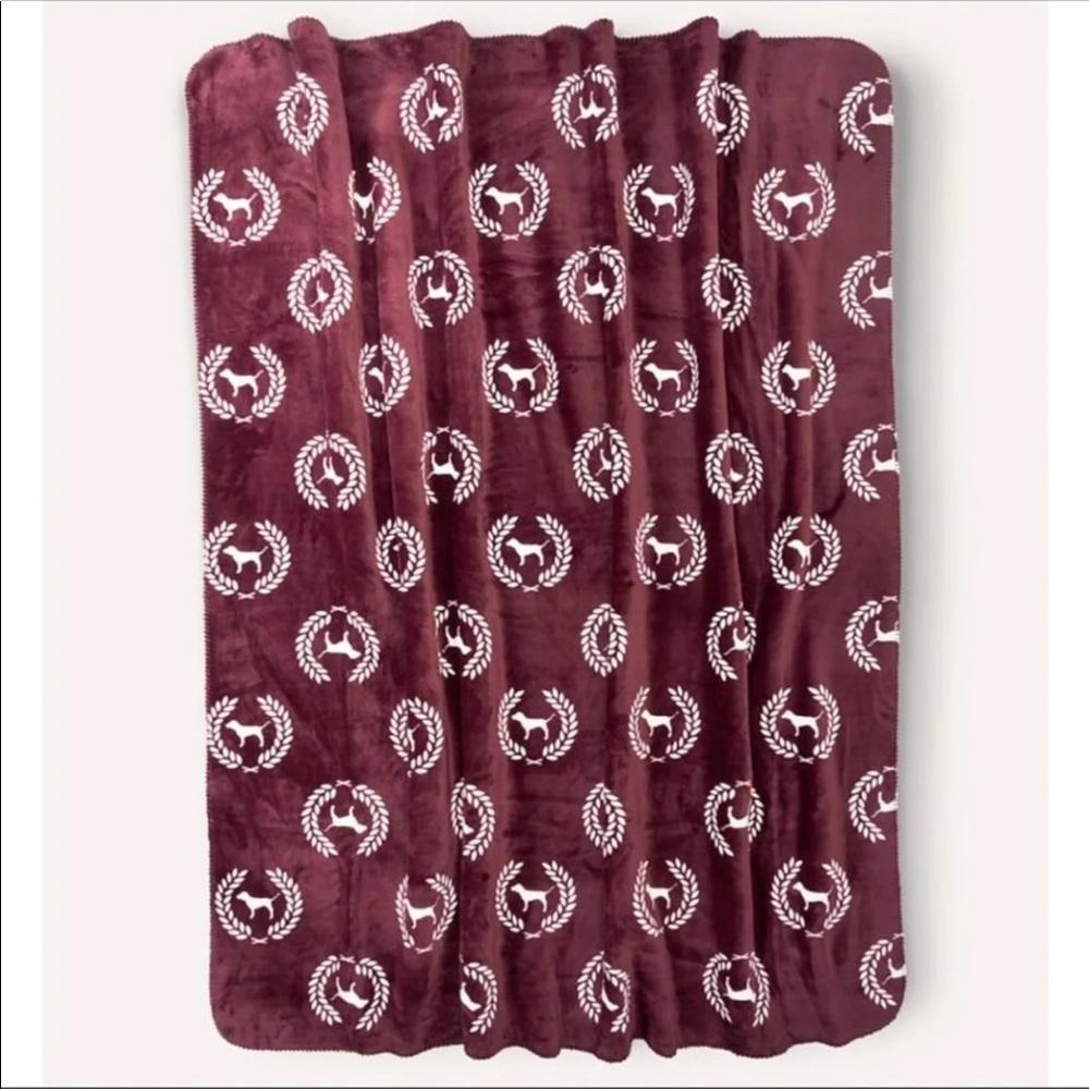 NIP PINK SHERPA Blanket Luscious Plum Bean Dog Crest color